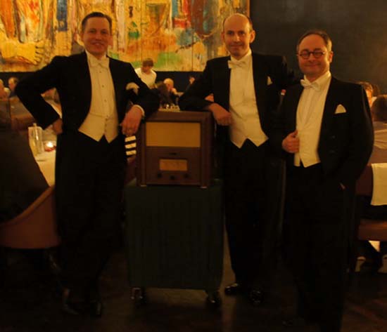 A Capella Trio singt inmitten der Gäste