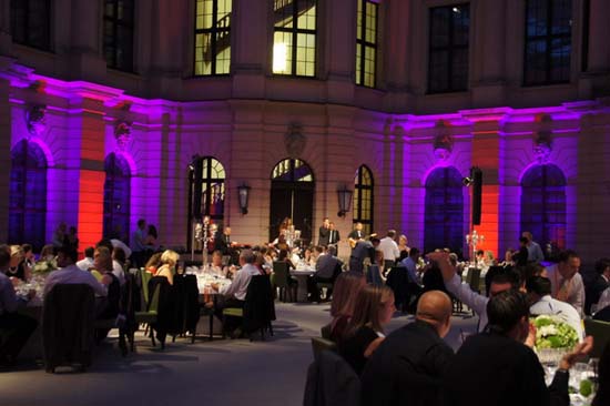 Partymusik im DHM Party Musik abends im Deutschen Historischen Museum