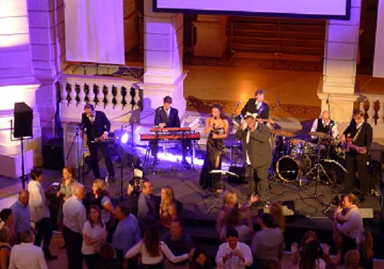 Partyband im Museum