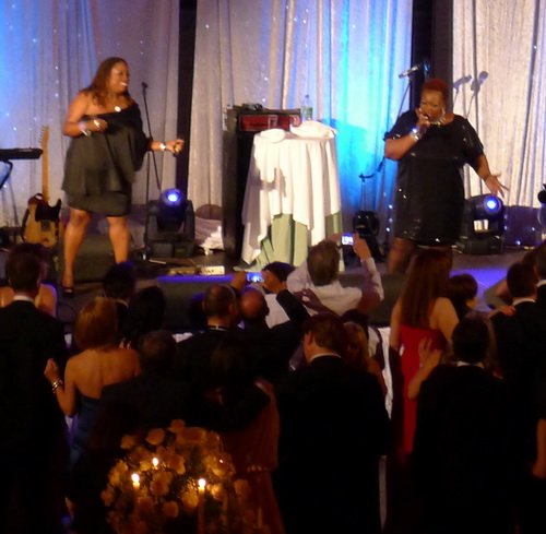 Die Weather Girls in Irland Die Sängerinnen Weather Girls auf der Bühne in Irland