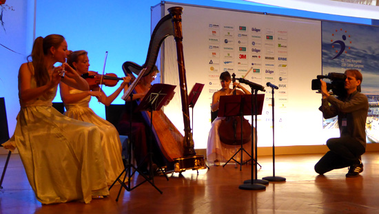 klassisches Damenquartett im roten Rathaus in Berlin klassisches Damenquartett im roten Rathaus in Berlin in historischen Kostümen
