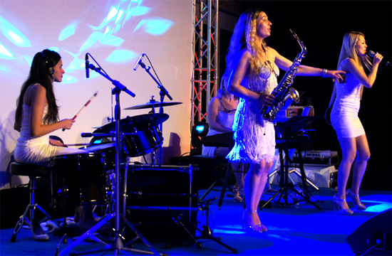 Damenband in der Eventlocation Westhafen in Berlin Damenband in der Eventlocation Westhafen in Berlin mit live Musik und Gesang