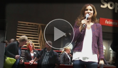 Karen Webb als Moderatorin für Foeldessyentertainment auf der Bau 2015. Auf dem Messestand der Firma: Sopro Bauchemie moderierte Karen Webb stündlich