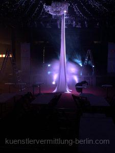 vertical tissue with popmusic