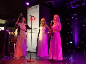 dinner jazz music with our female trio for the night