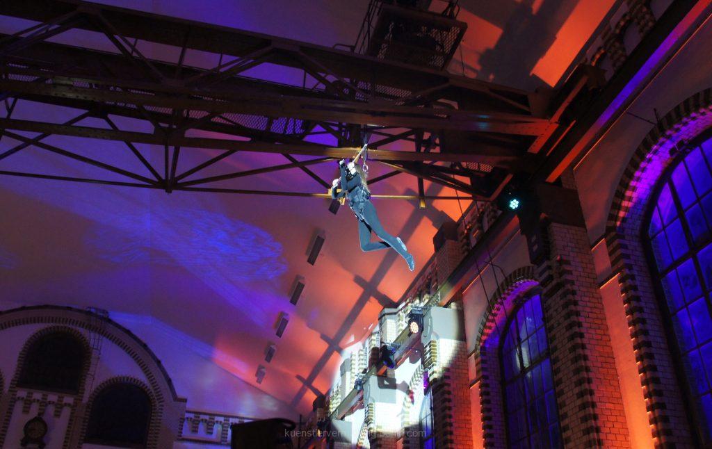 abseilende Violinenshow