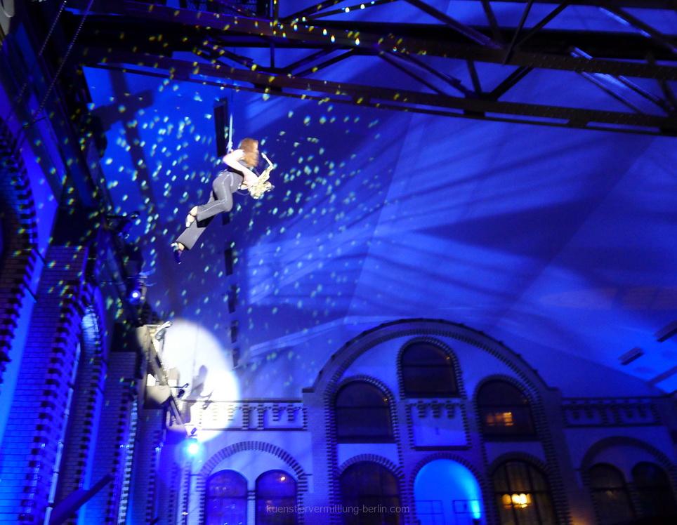 flying saxophonshow