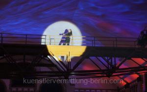 vertical violine show