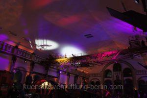 abseilende Saxophonshow