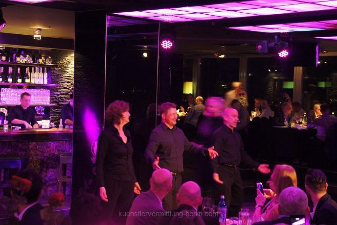 singing tenors and soprano