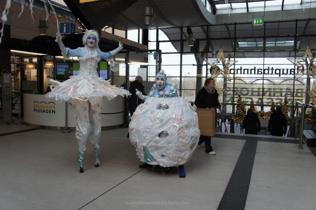 Weihnachtskünstler-Schneekugel