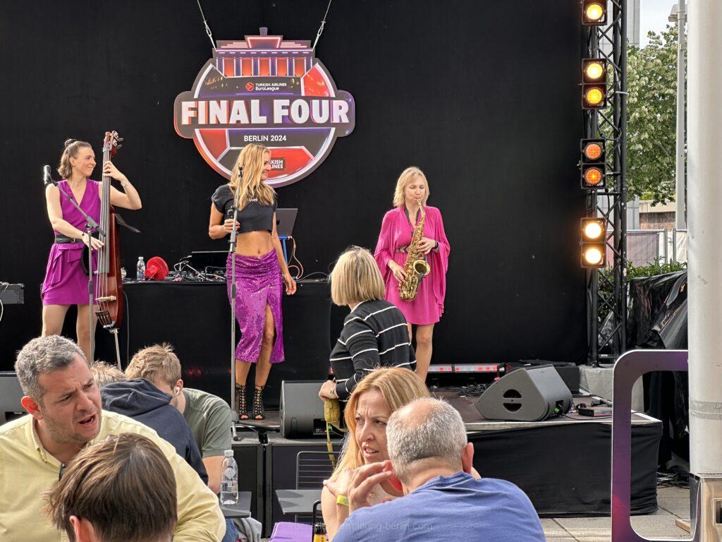 Lounge-Music-Uber-Arena