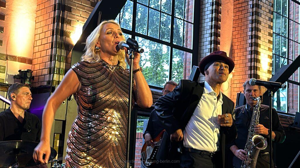 Partyband-DJ-PLUS-Berlin von Rock, Pop, Charthits, Sould und R & B