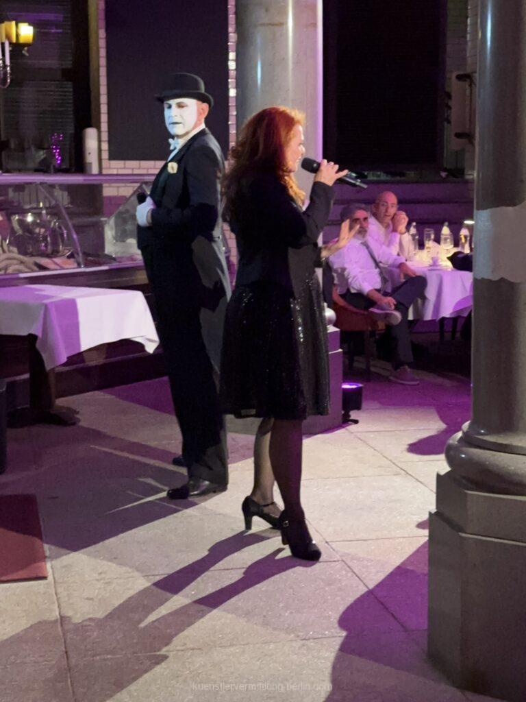 Cabaret show dinner ideal as entertainment between courses