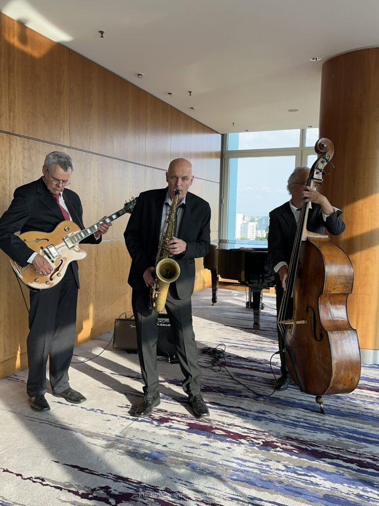 Jazz Trio Berlin: Subtle Live Music for Dinner Without Disrupting Conversation