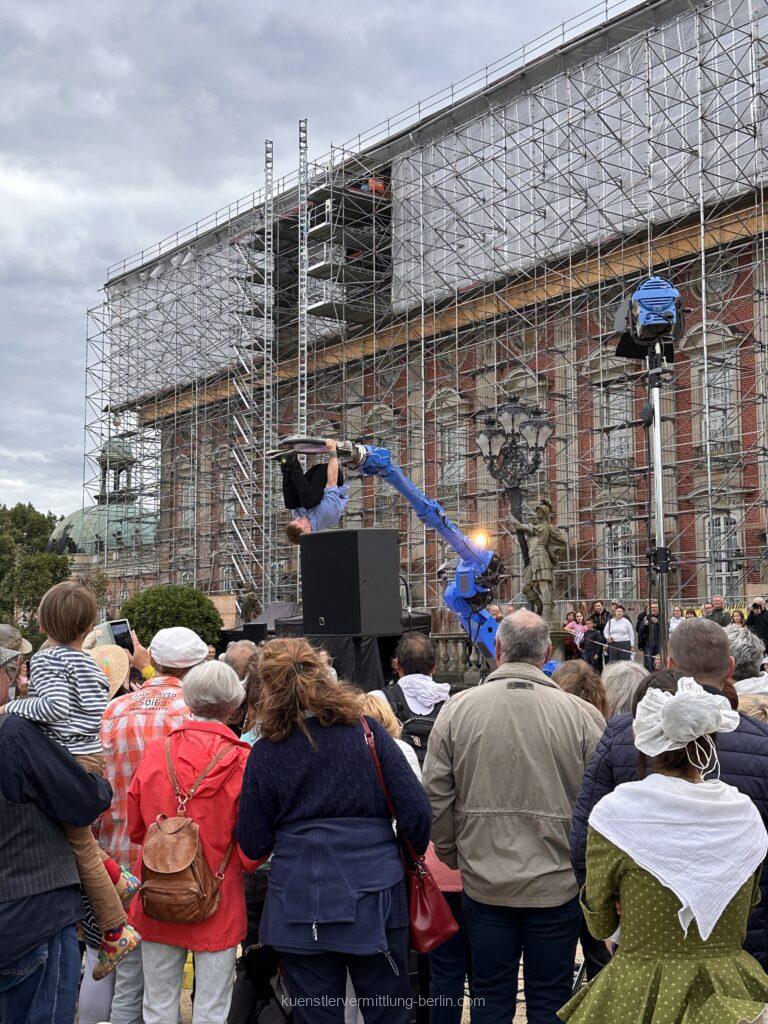 Dancers perform with state-of-the-art robotics and electronic effects - a symbiosis of dance, technology and futuristic entertainment for events