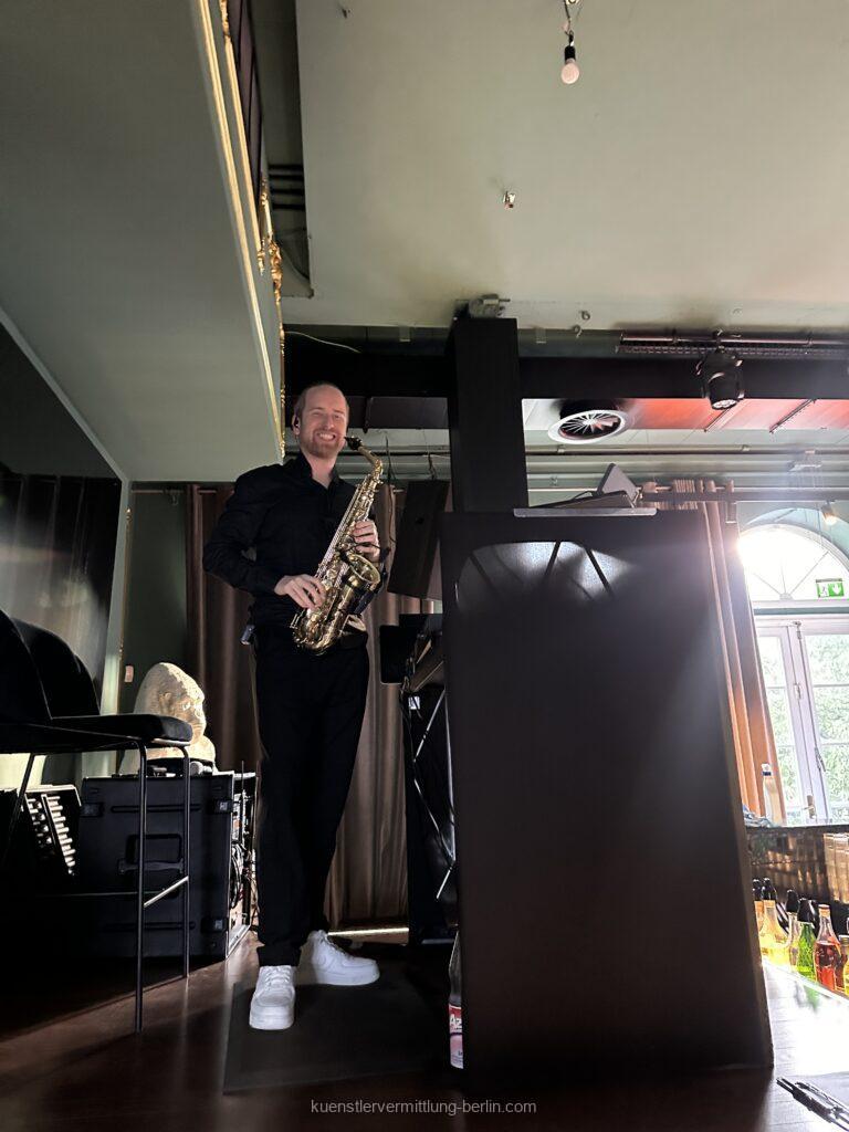 Party saxophone and DJ create a great atmosphere at the evening staff party event