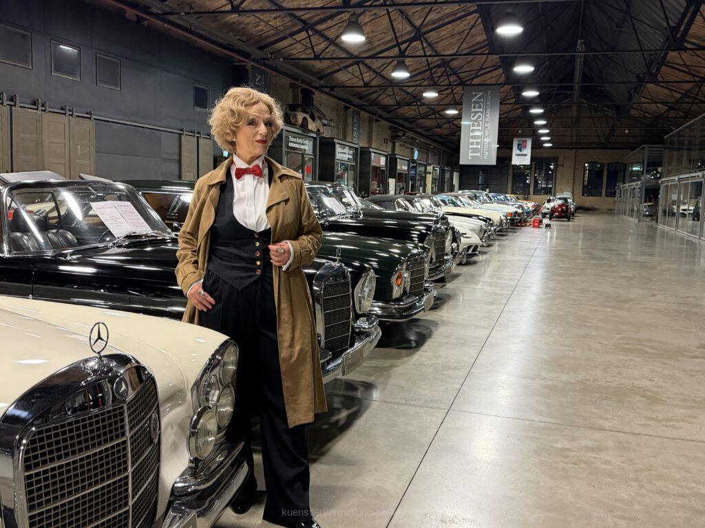 Marlene-Dietirch-Show-for Events-Germany with well-known titles of Marlene Dietrich from a suitcase in Berlin to Lili Marleen