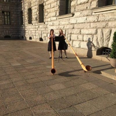 Alphornblaeserin-Berlin-p6aiqhdivhuew8ztcih5rmsvb2fexq7rhgqam5v1xk