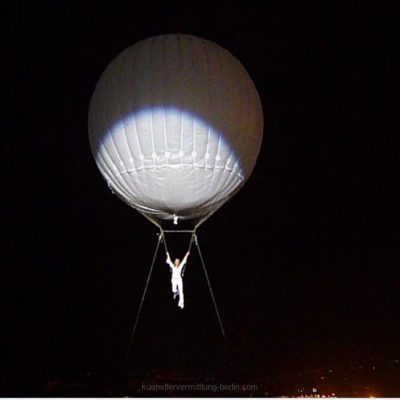 balloon-aerialist-helium