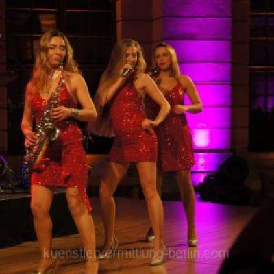 Coverband-Frauenpartyband-Partyband-scaled-p86et6fnb7f33z3a0f5elc7idys0v2vdfl6vsq5k1k