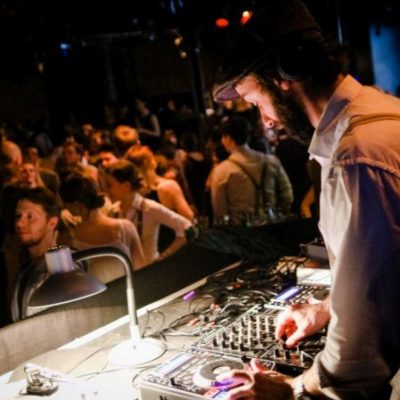 Elektroswing-DJ-buchen