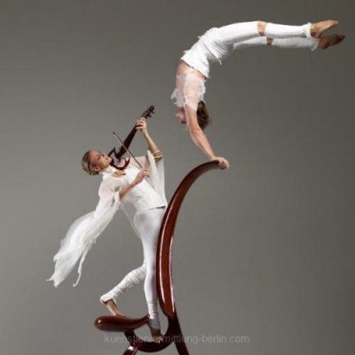 Handstandakrobatik-Violine-p6ptcr2nsx1cb01j7sqisjwd4kzh3d91gl7efn6pag