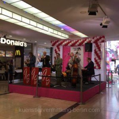 Jazzband-buchen-2-scaled-p7gbrt5v8kf1kx9wmd42gi7zaf4ye6wfyjrafnpm0o