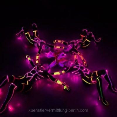 Schwarzlicht-Tanzshow-p746yr4rsash20yfbj9em8xvb45fw1qc6jftgzvyjk