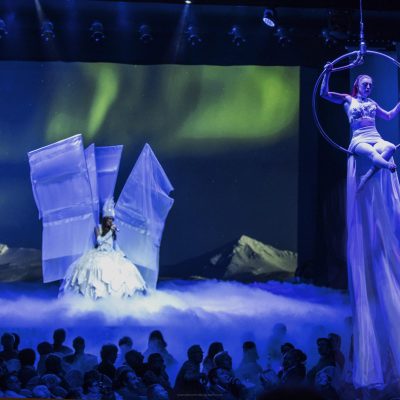 Skyfall-Luftakrobatik-Gesang