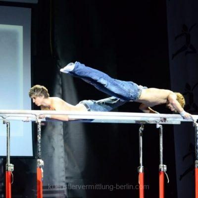 Sportakrobatik-Show-1-p6ri9f5563ufqewr5of645ta35e05gs1phw015m6jk