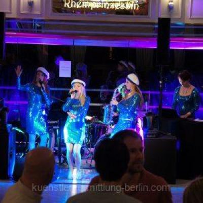 female-partyband-germany-scaled-p4r18zlon1l7y987geve2l30v6qu922xqxfbgxtu48