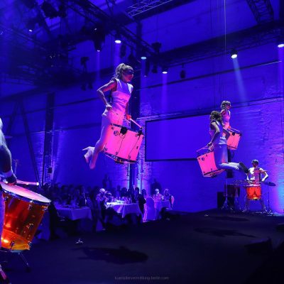 flying-led-drums