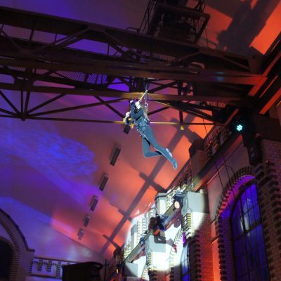 abseiling violin show